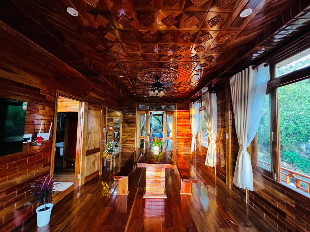 Mountain House Phú Quốc