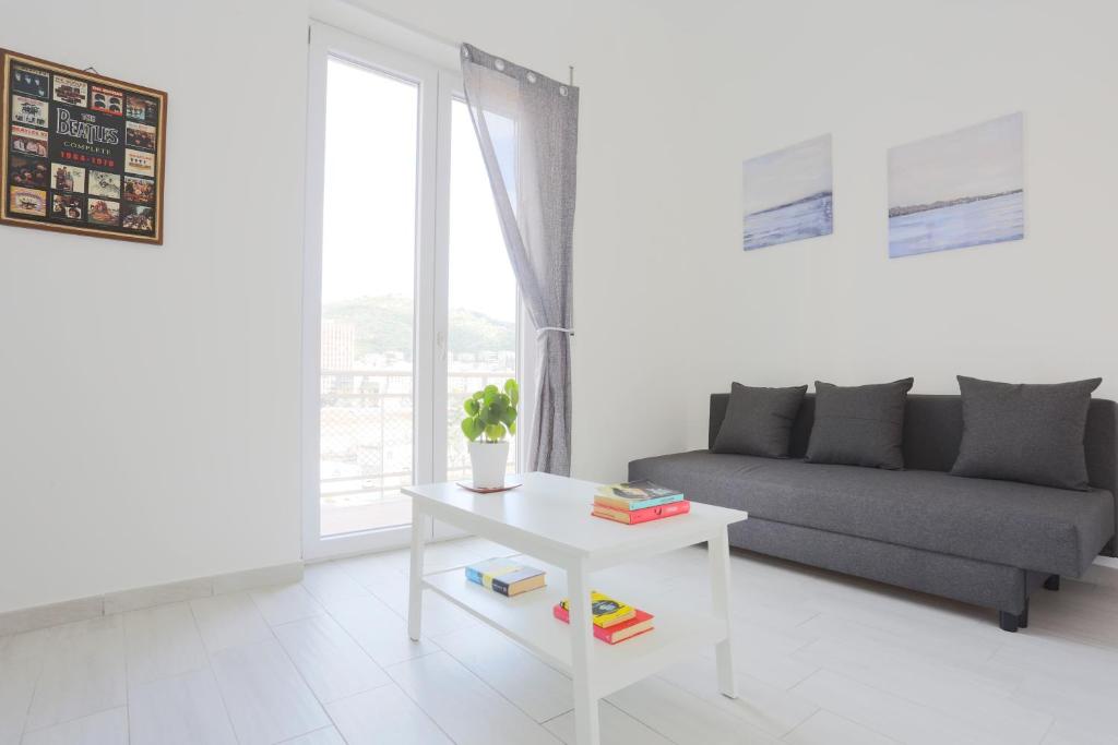GuestHost - Bright & Central Apartment near the station - 5