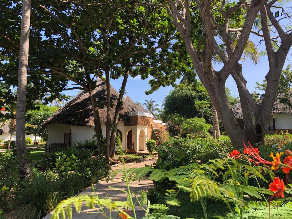 Sultan Sands Island Resort & Spa — Hotel building in Kiwengwa, Zanzibar North