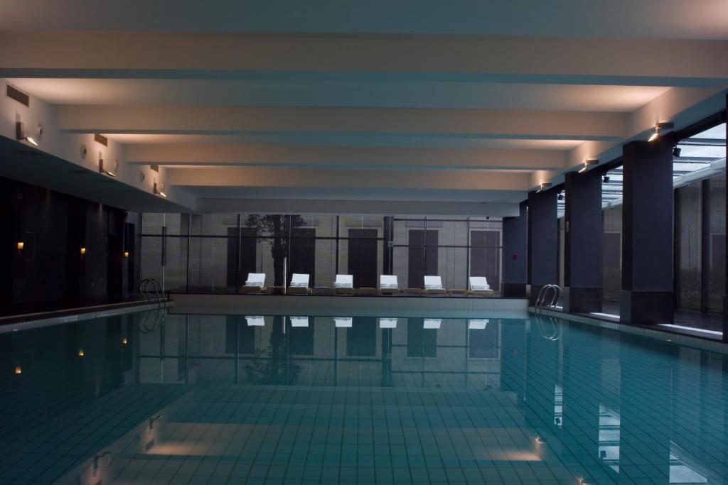 スイミングプール