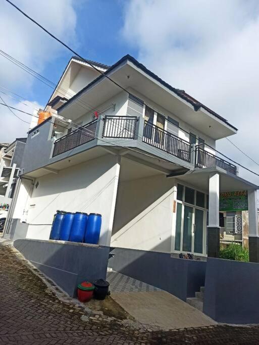 Rumah 72 m² dengan 2 kamar tidur dan 1 kamar mandi pribadi di Batu (Vila  Keluarga New ASFA (Paket Hemat 2 Kamar))