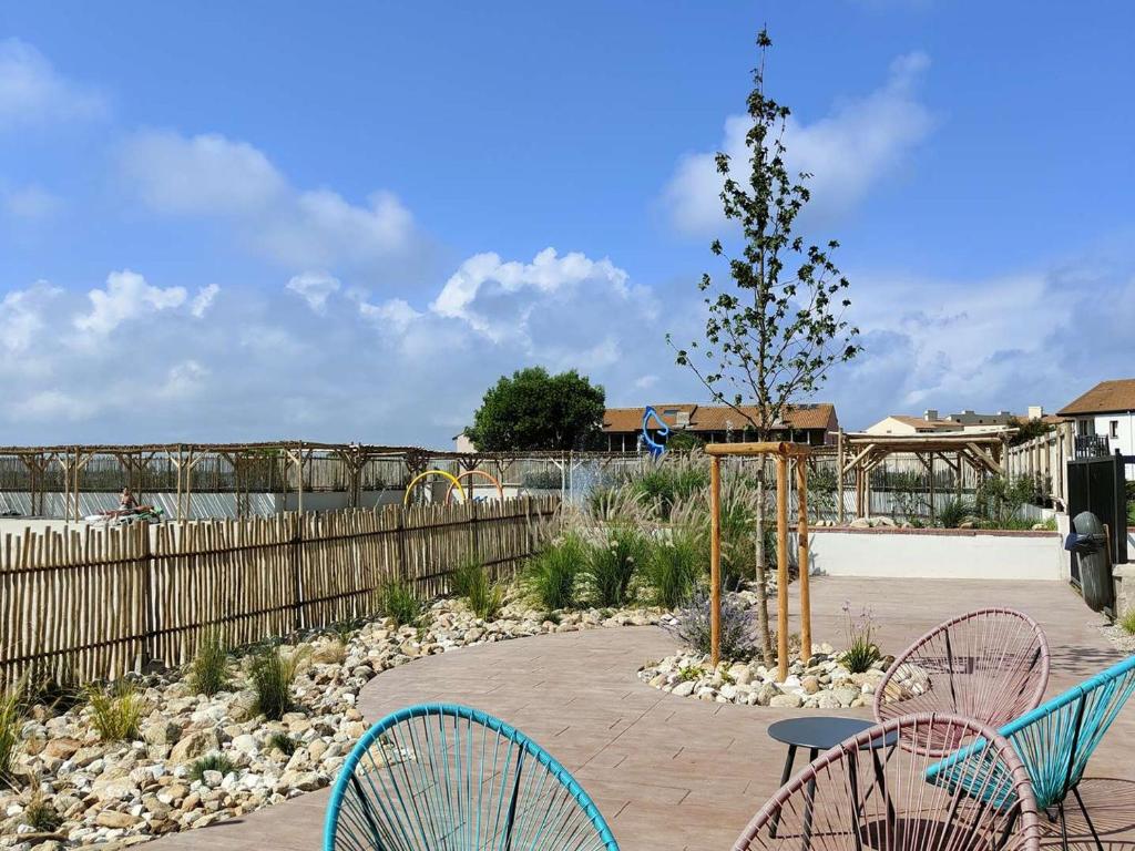 Appartement T2 avec grande terrasse, parking, animaux admis et piscine - FR-1-195-94 - 4