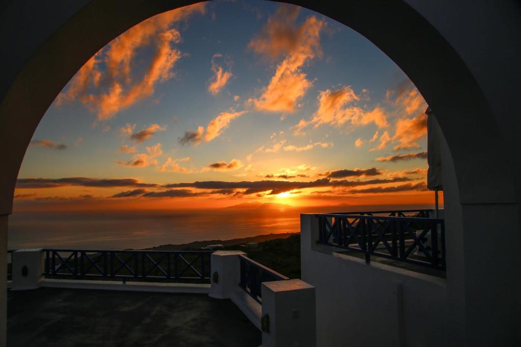 Pergeri Apartments — Hotel in Santorini