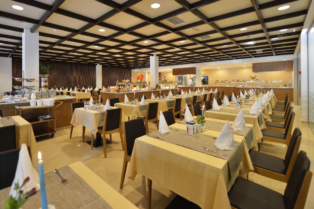 Apartments Galijot Plava Laguna — Restaurant & bars in Poreč, Istria