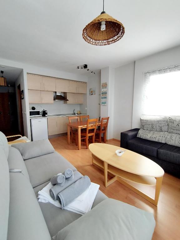 Apartamentos Serraneu con parking y WiFi by SURYNIEVE - 4