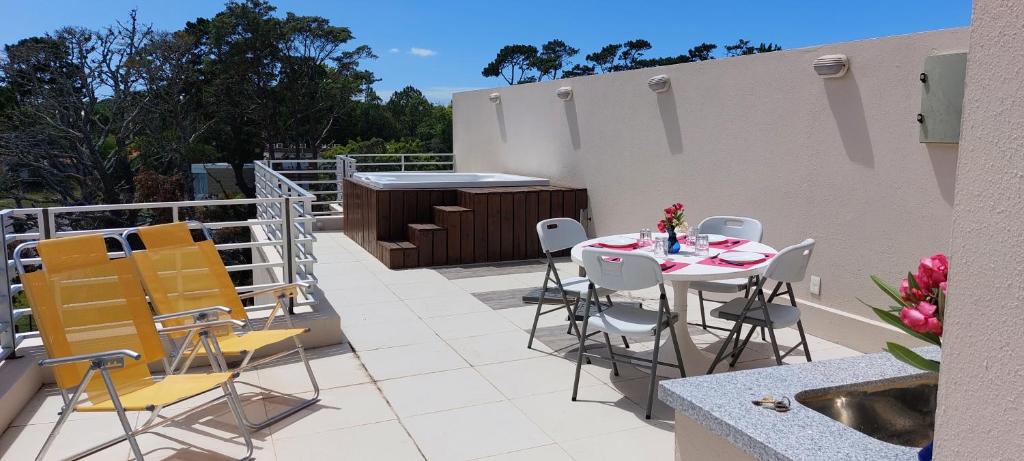 ESPECTACULAR PENTHOUSE CON TERRAZA PARRILLERO Y JACUZZI PROPIO, PREMIADO POR AWARD TERCER AÑO CONSECUTIVO -Edificio Jardins Del Est San Rafael- - 4