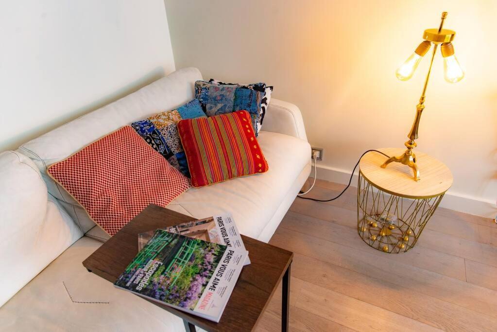 Studio with Balcony - 2