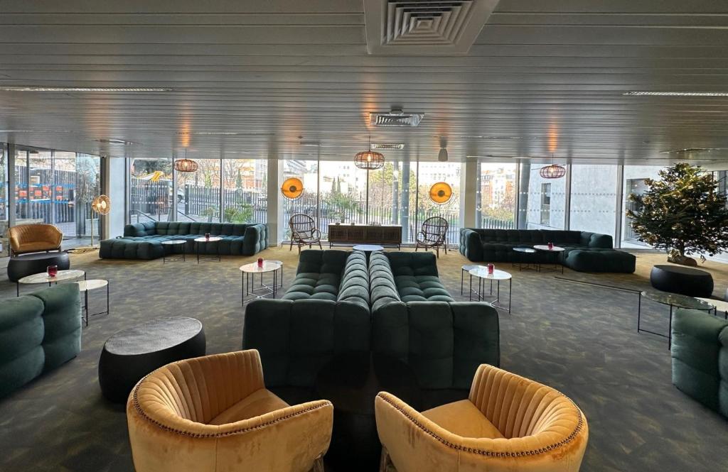 フロント・ロビー