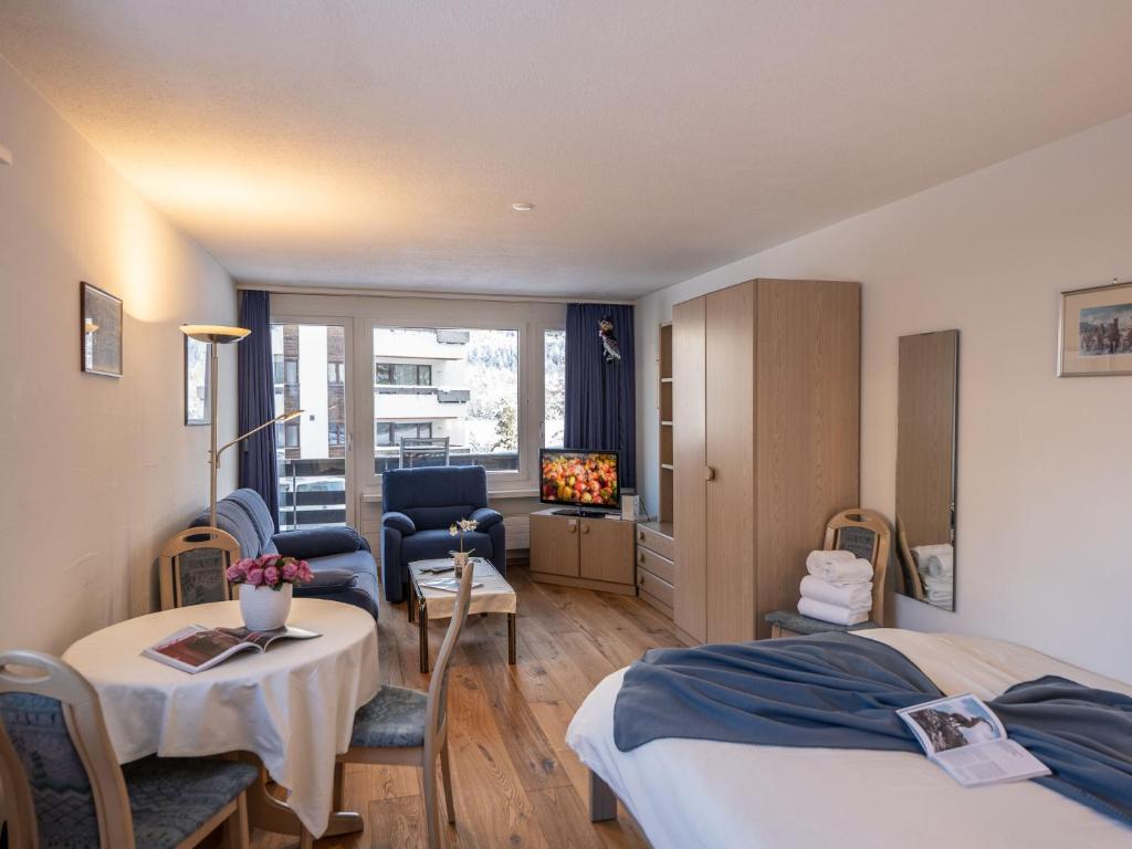 Apartment Chesa Corvatsch 111 - Champfer by Interhome - 2