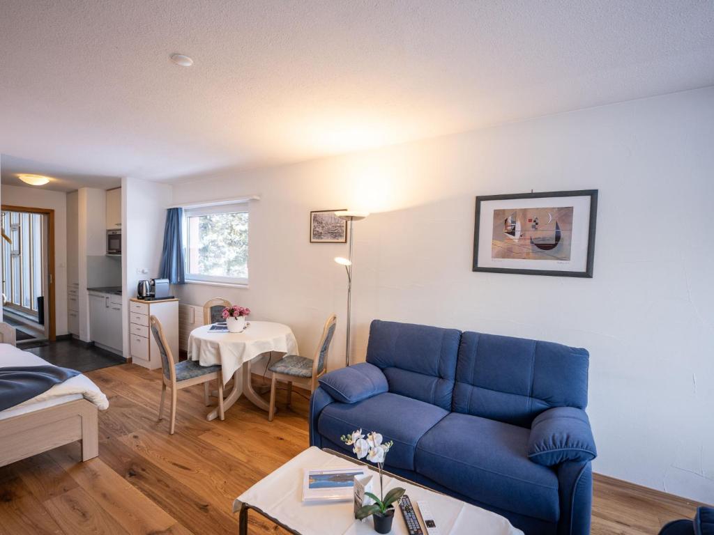 Apartment Chesa Corvatsch 111 - Champfer by Interhome - 3