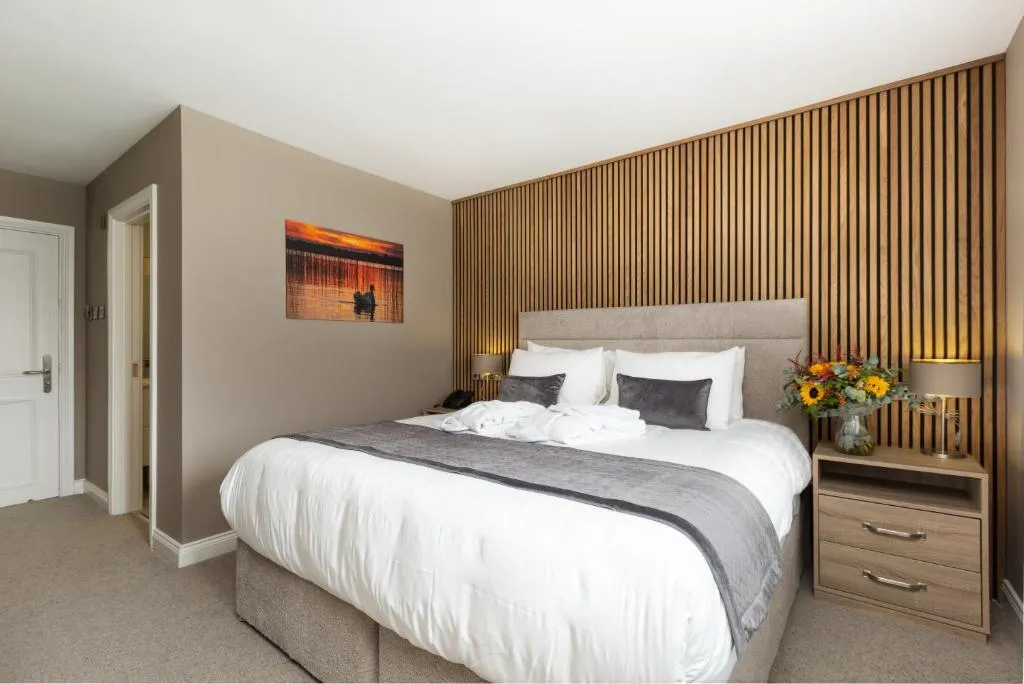 Castle Varagh Hotel & Bar, hotel in Westmeath