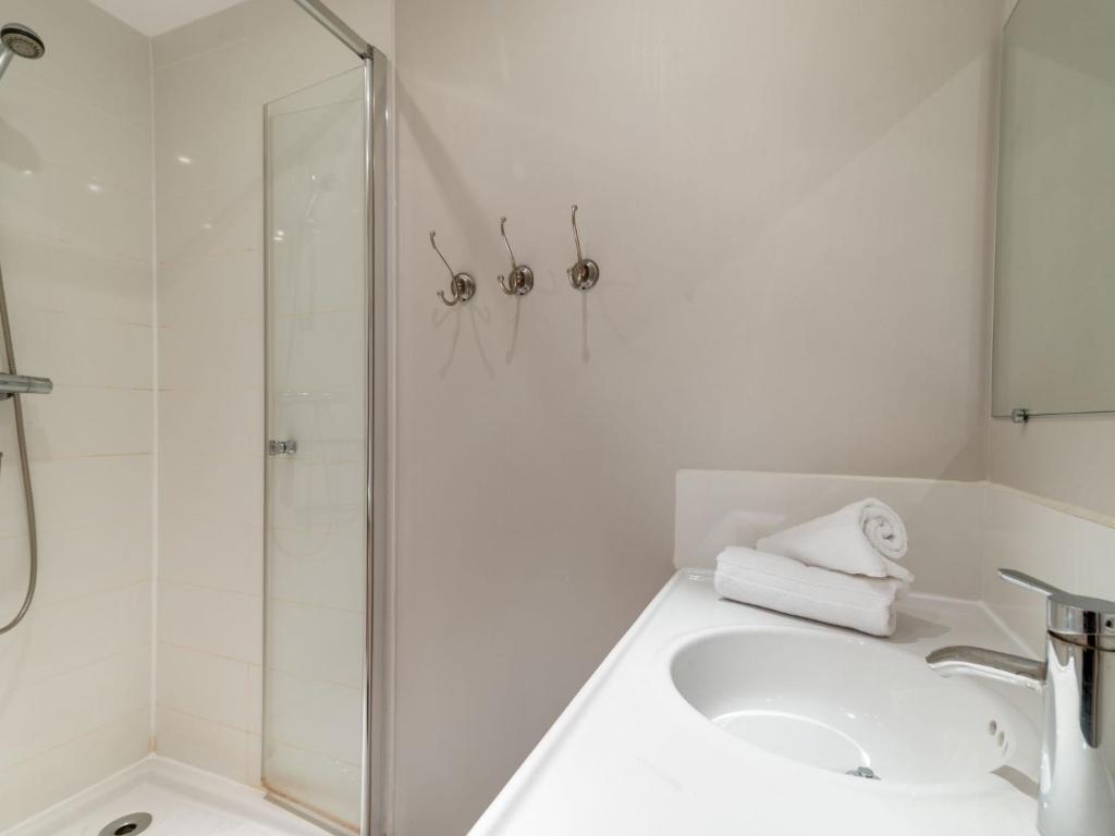 Apartment Les Roches Rouges - Lavachet by Interhome - 4