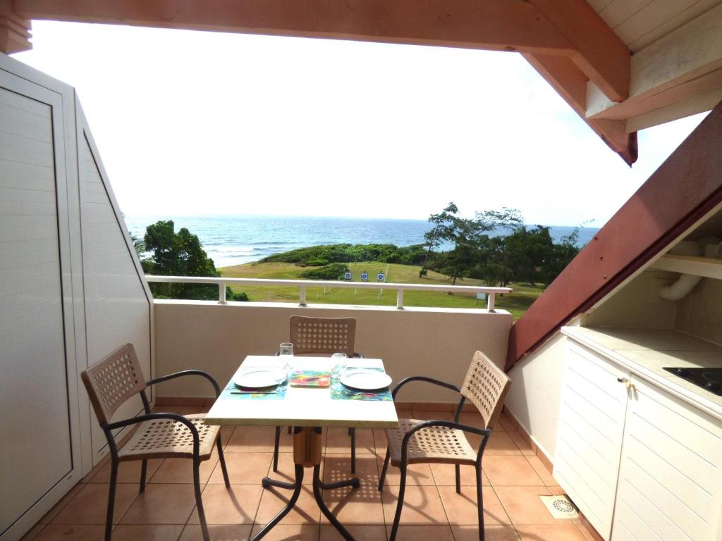 Carambole 1624 by Studios Barbadine, Sainte-Anne