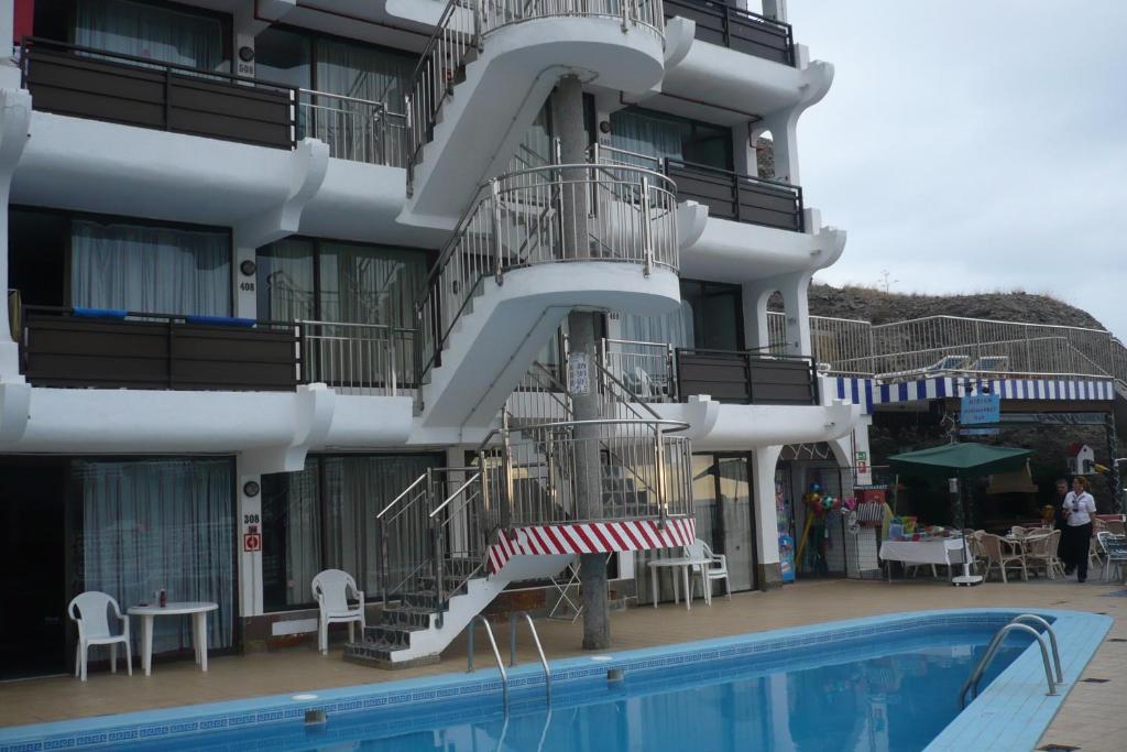 Apartamentos Miriam — Hotel building in Puerto Rico, Canary Islands