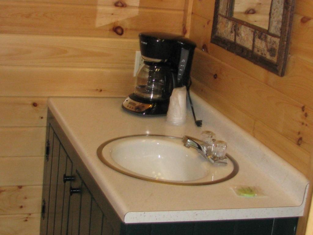 Pine Knoll Hotel Lakeside Lodge & Cabin photo
