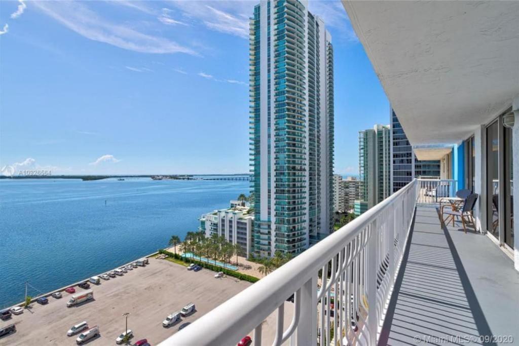 3BR Airbnb Friendly Condo with Ocean View and Balcony, Miami