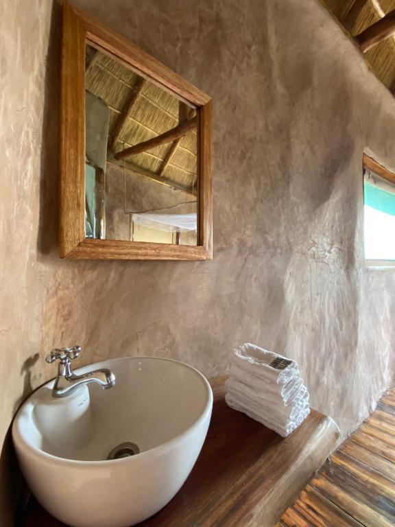 Murchison Falls Bamboo Village photo