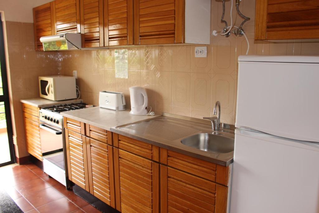 Kitchen, Clube Alvorferias in Alvor