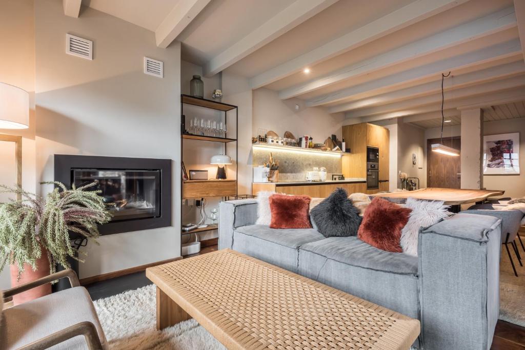 Muntanyos by Totiaran, Naut Aran