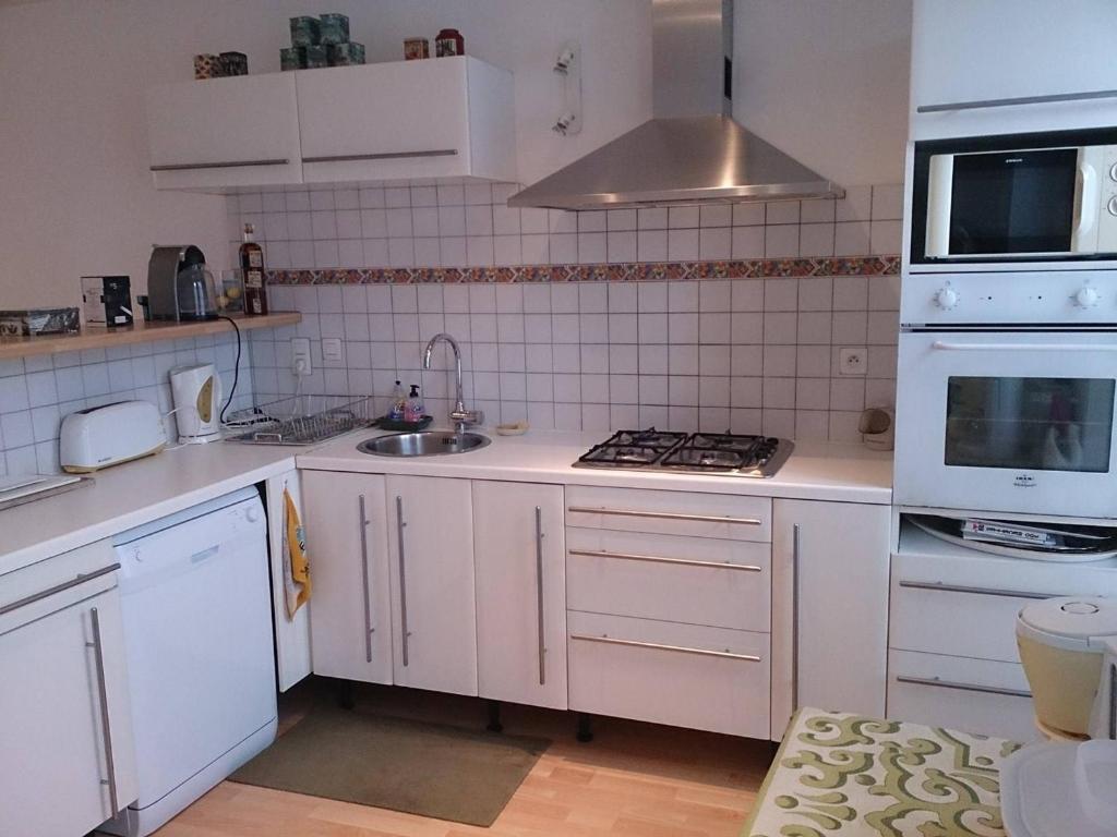 Maison pour 7 au cœur de Royan, jardin clos, proche plage et centre-ville, Wifi inclus - FR-1-494-71 - 2