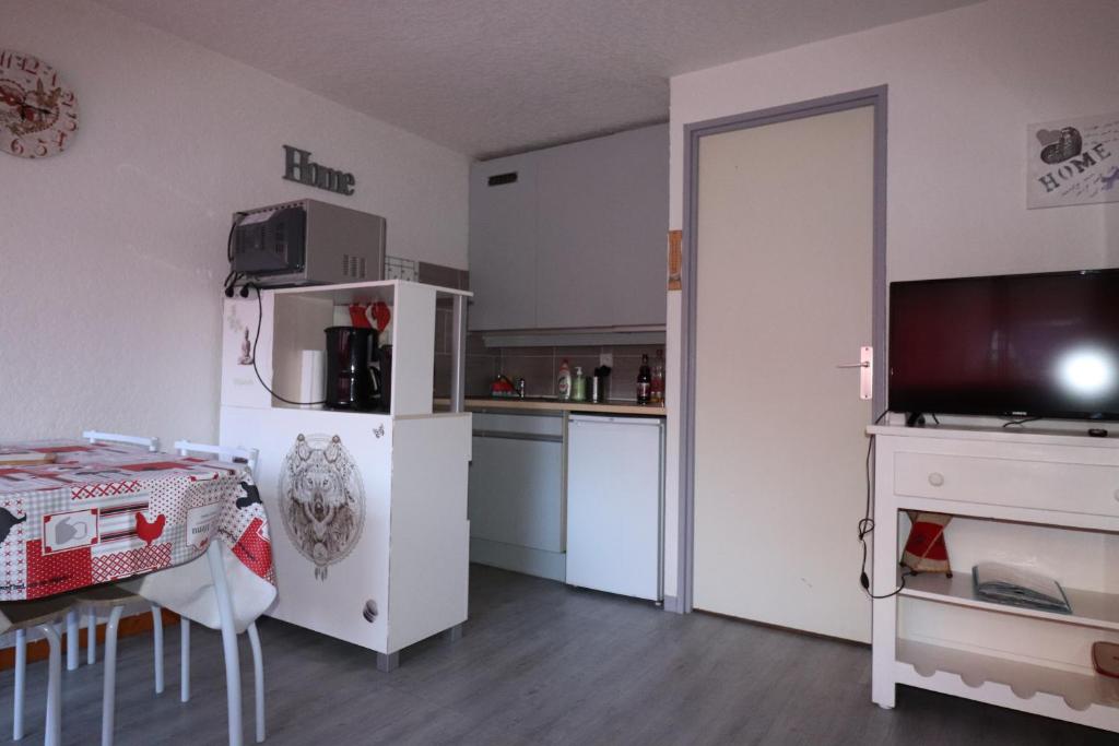 Studio St Lary village-vue montagne. - 3