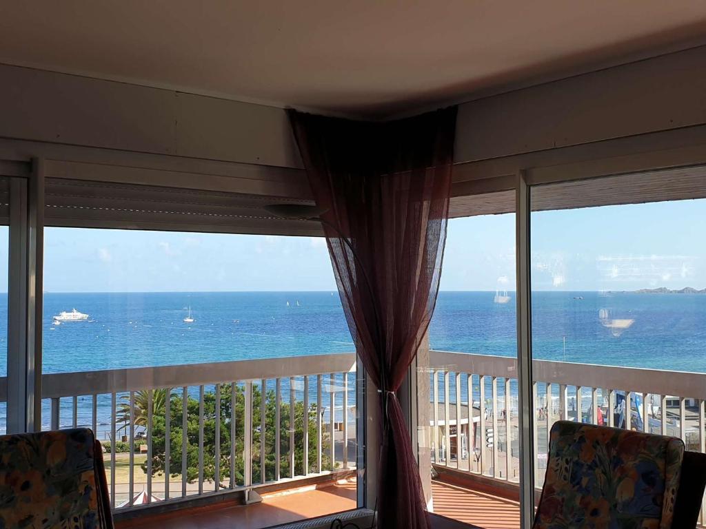 Appartement à Perros-Guirec avec Vue Panoramique, Terrasse et Parking Privé - FR-1-368-271 - 3