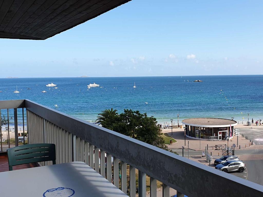 Appartement à Perros-Guirec avec Vue Panoramique, Terrasse et Parking Privé - FR-1-368-271 - 4