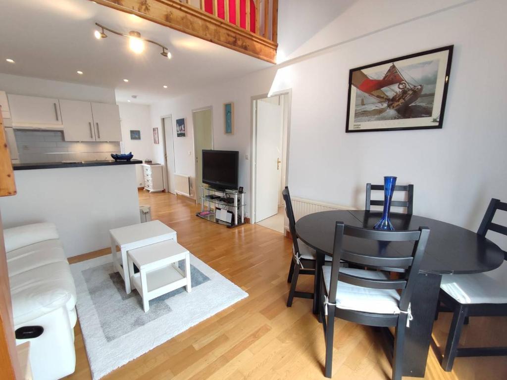 Bel Appartement 3* au Centre de Perros-Guirec avec WIFI, Balcon et Parking - FR-1-368-337 - 2