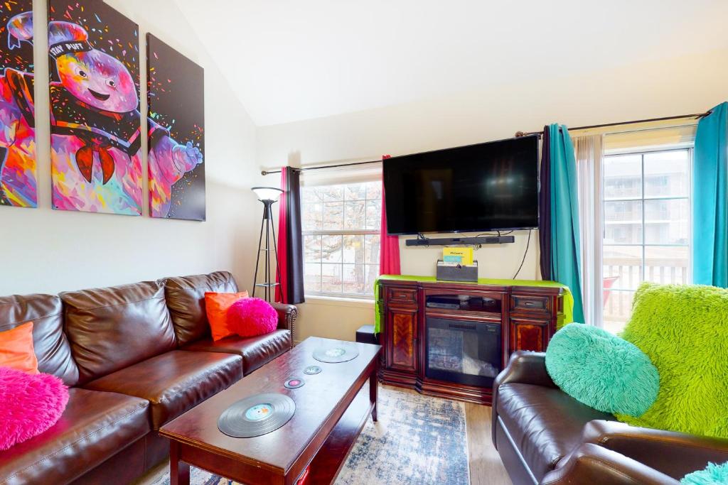 Retro Color Retreat, Branson