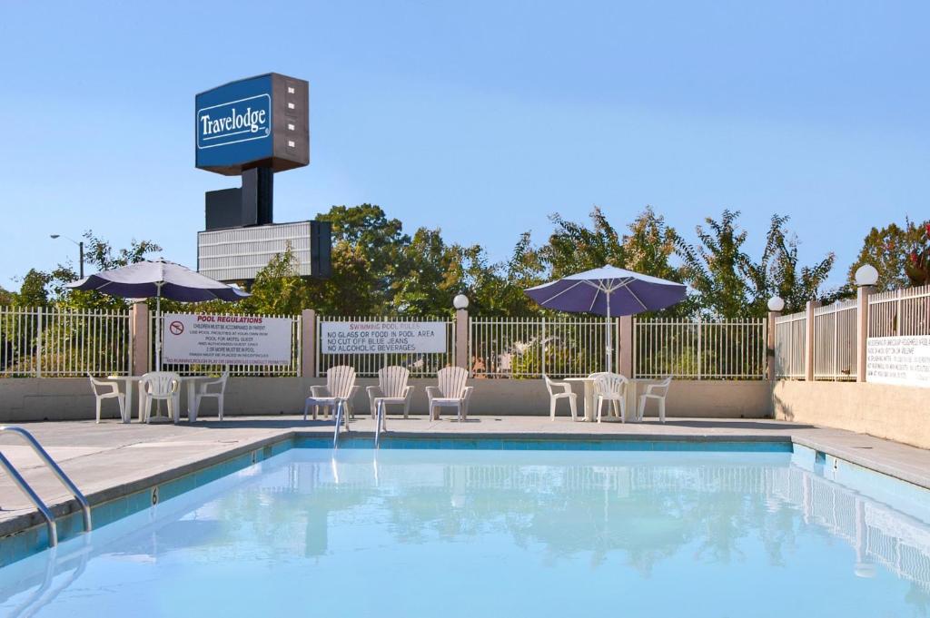 Travelodge by Wyndham Ridgeway Martinsville Area photo