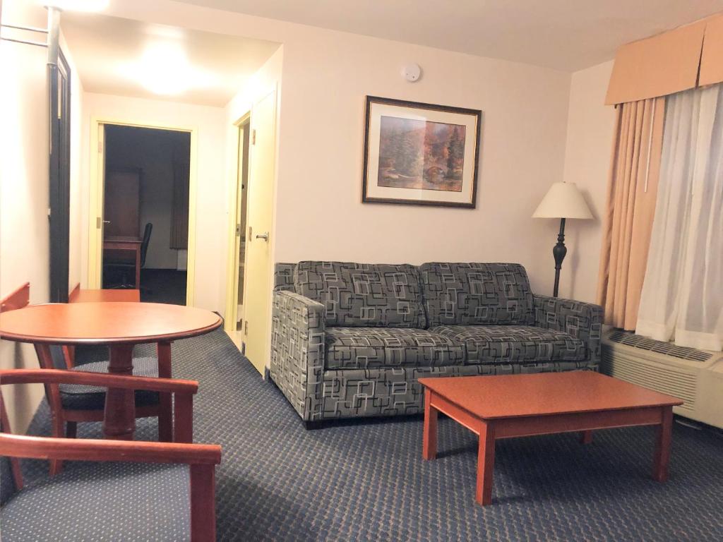Days Inn & Suites by Wyndham Niagara Falls Centre St. By the Falls photo