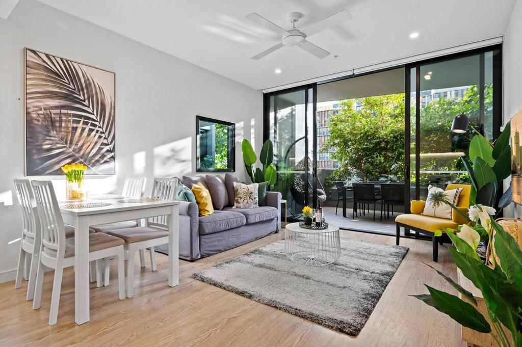 Southbank Heart+2 Bed+Balcony+Pool+Gym+Free Wifi photo