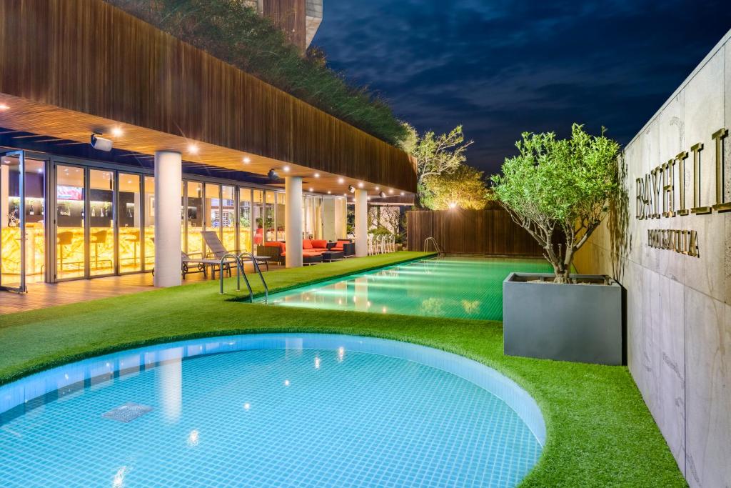 Swimming pool