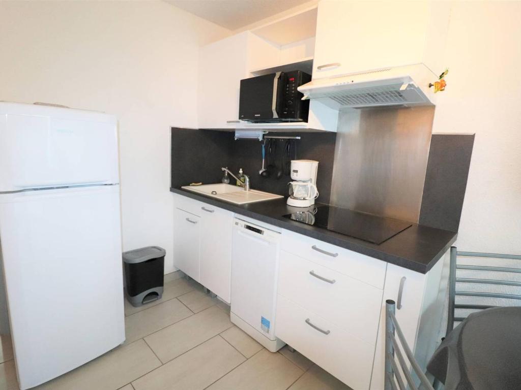 Studio Cabine au RDC avec Terrasse, Piscines, Parking Privé et Proche de la Mer - FR-1-307-186 - 3