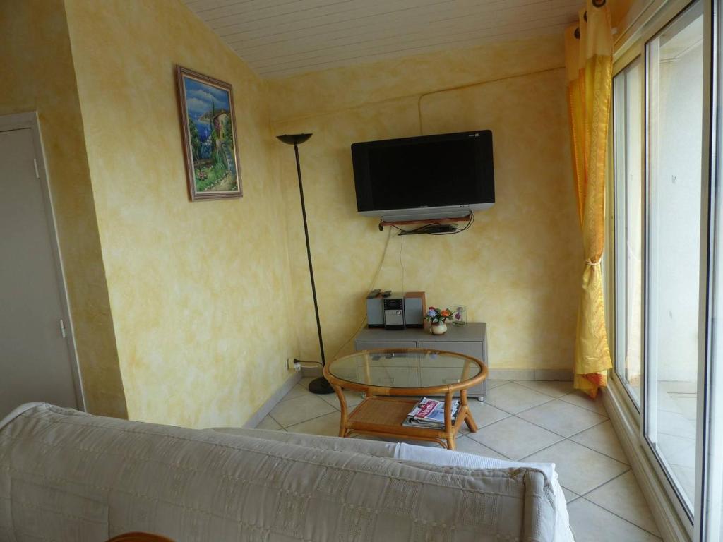Appartement T2 climatisé au centre-ville du Lavandou avec terrasse et parking - FR-1-308-47 - 4