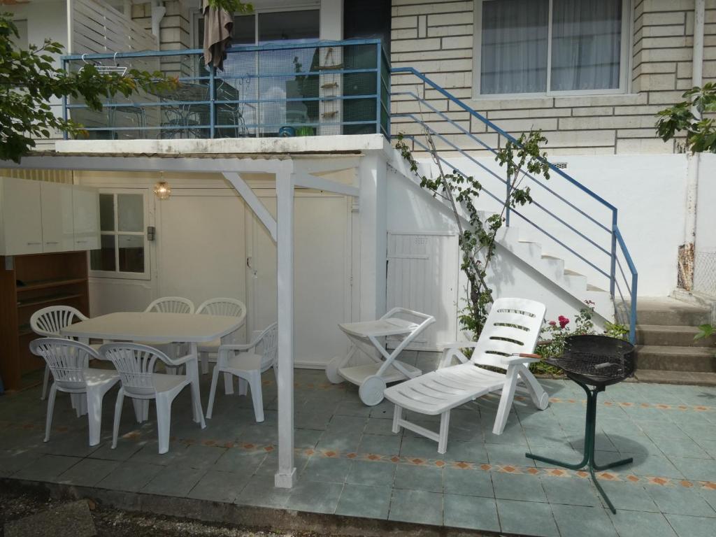 Appartement T3 en centre-ville avec terrasse et parking privé à Royan - FR-1-71-90 - 2