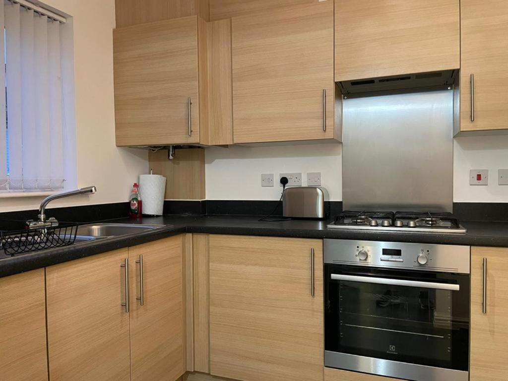 Charming 2-Bed Terraced home in Dartford