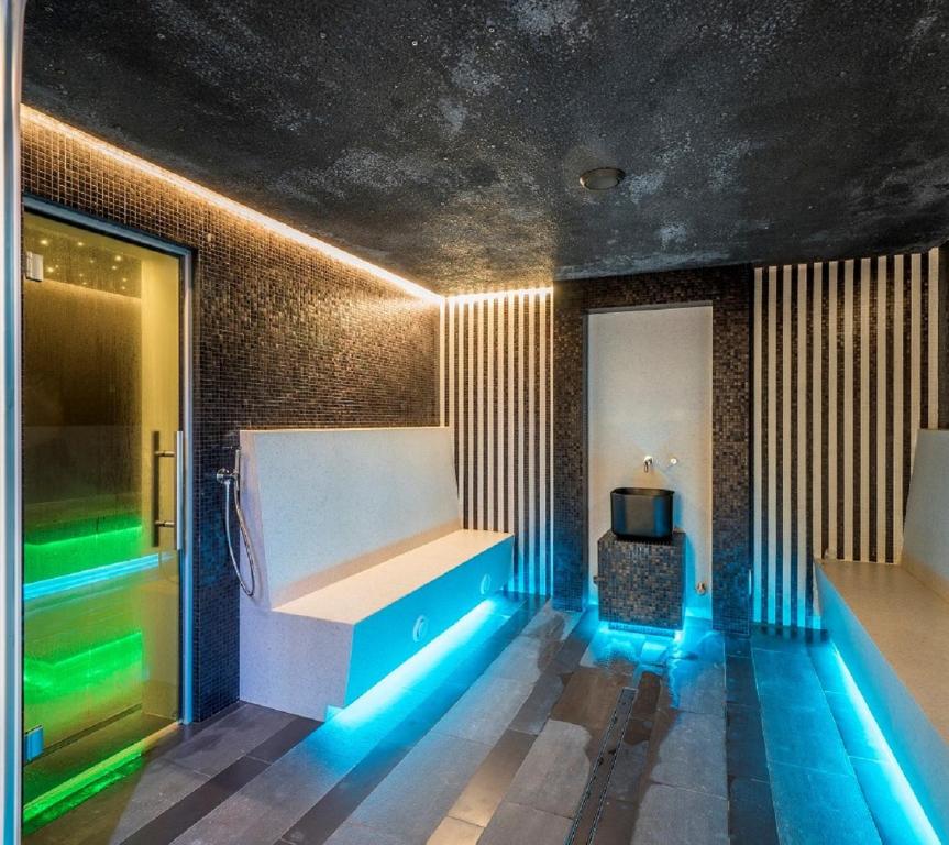 Steamroom