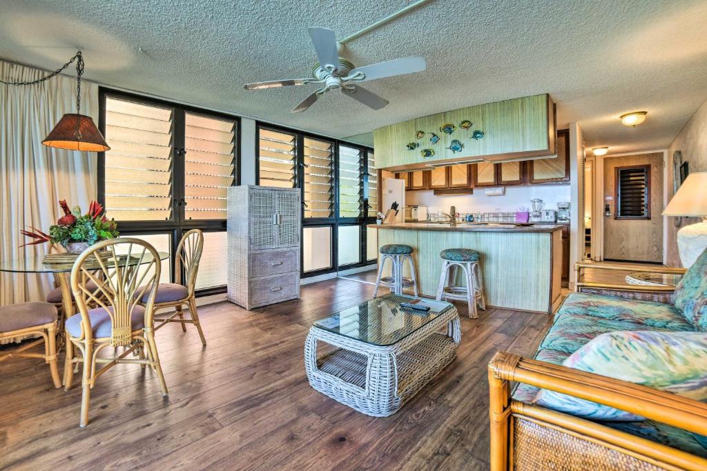 Beachfront Lahaina Condo Pool and Grill Access, Kahana