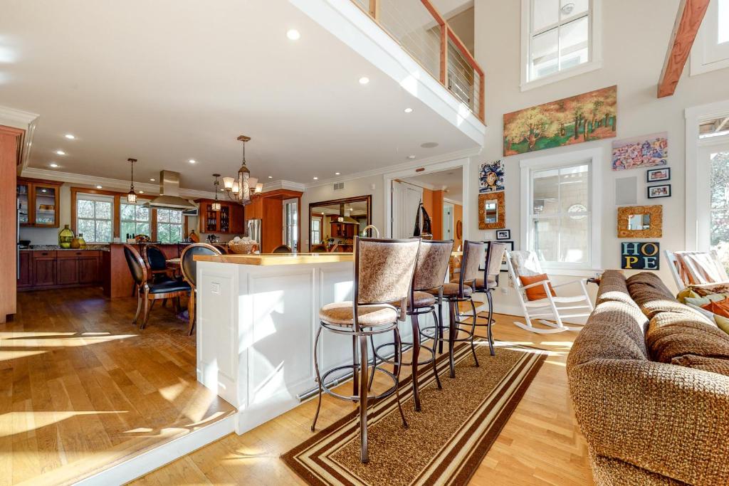 Oak Bluff Bungalow photo