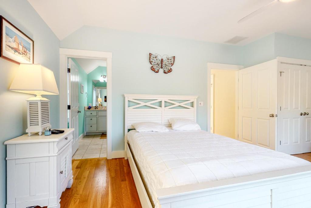 Oak Bluff Bungalow photo