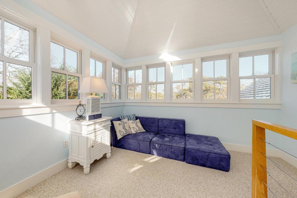 Oak Bluff Bungalow photo