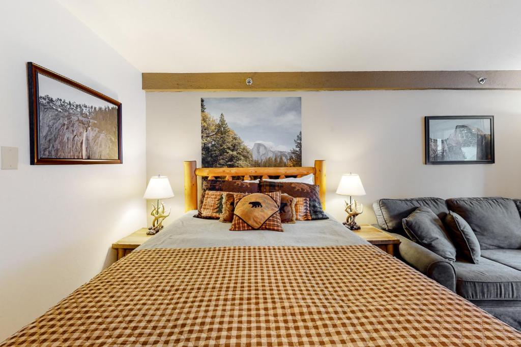 Yosemite West Condos photo