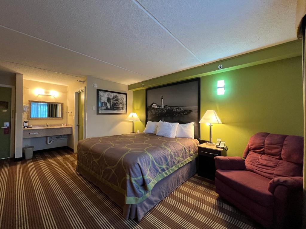Super 8 By Wyndham Bangor photo
