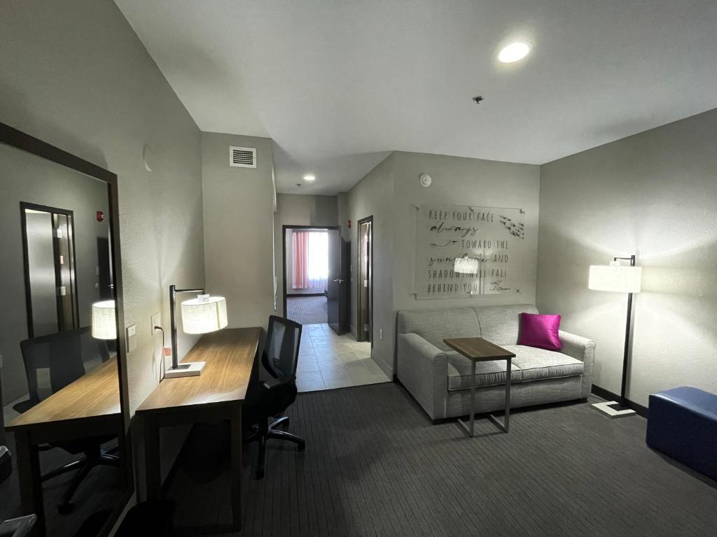 La Quinta Inn & Suites by Wyndham Augusta Near Fort Gordon  photo