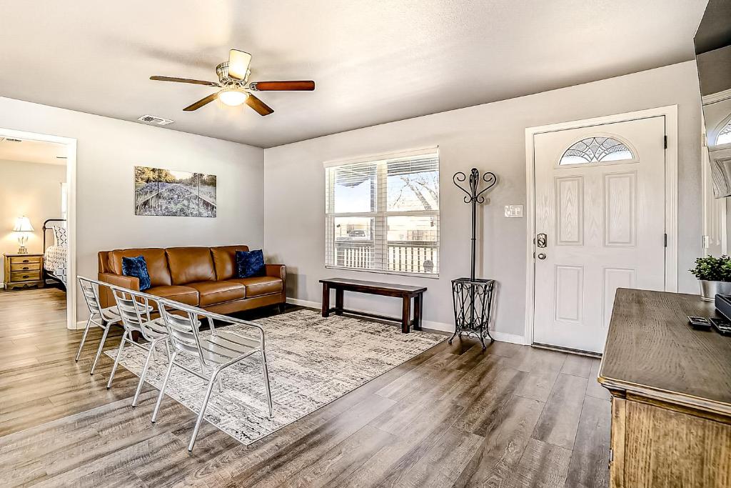 Pecan Row Getaway, New Braunfels