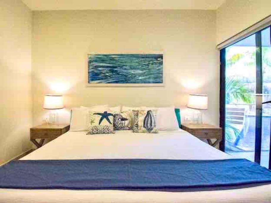 CRlSTALIDA Swim up & free bikes by Casa Paraiso - 2