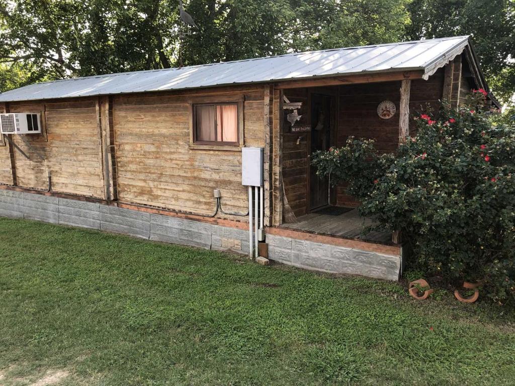 Country Accents - Lee Cabin