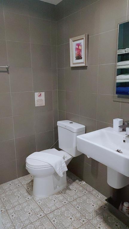 New. Beautiful One Bedroom Pool Access Condo. Only 200 metres to the beach. photo