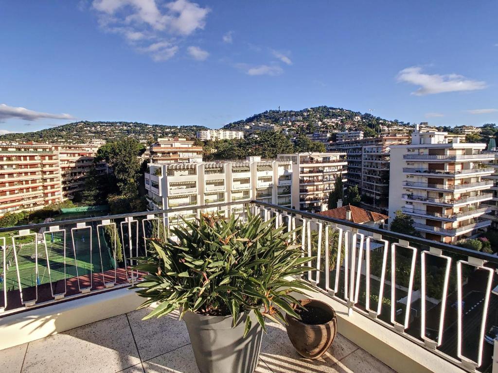Penthhouse 1 & 2 bedroom apartment 2 mins from the Croisette 335 - 5